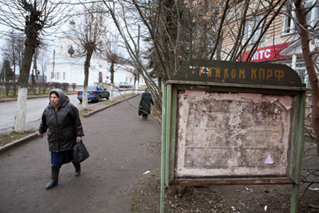 Улица Тарусы. Уровень агрессии в провинции, считает доктор Осипов, гораздо меньше, чем в Москве. В Москве все друг другу мешают, здесь этого нет.