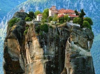 Вы бывали в Греции? Если нет, то стоит посетить там монастыри Метеоры. Есть паломнические поездки к этим православным монастырям и из России.