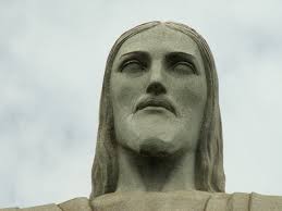 Построенная в 1931 году статуя Христа-Искупителя в бразильском городе Рио-де-Жанейро - одна из самых высоких статуй Христа в мире.
